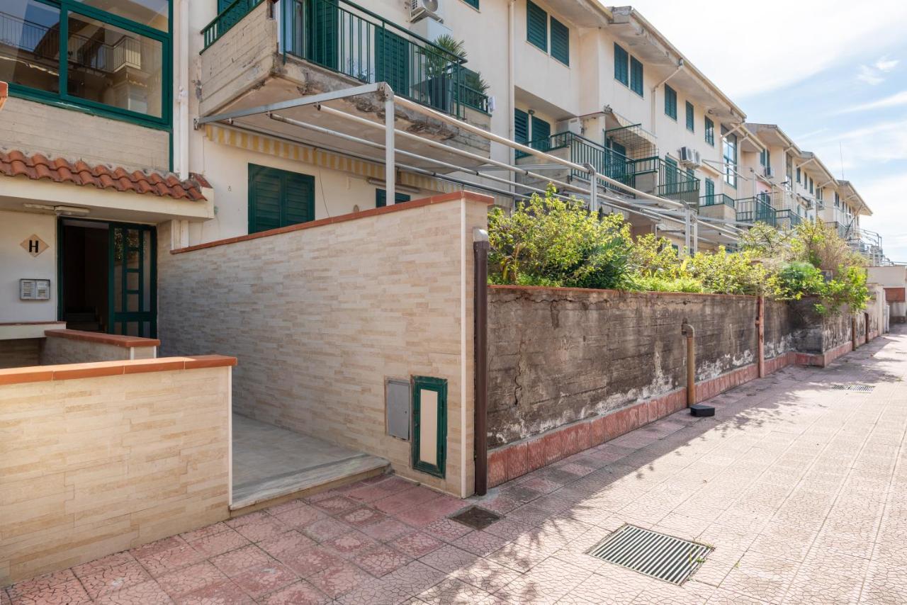 La Casa Di Tobia & Little Paradise Beach Apartments Giardini Naxos Dış mekan fotoğraf
